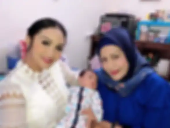 Krisdayanti saat mengunjungi Sechah Sagran