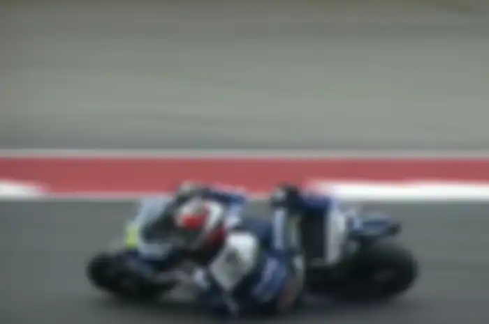 Penyelamatan gemilang Loriz Baz di MotoGP America 2017.