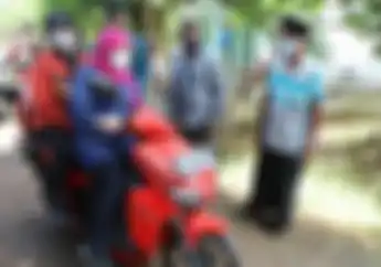 Gubernur Khofifah Bonceng Puan Maharani Naik Gesits Keliling Pulau Oksigen Terbaik di Dunia