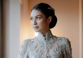 Penampilan Seksi Mikha Tambayong dalam Gala Premier Film Teluh Darah, Kenakan Backless Dress Hitam!