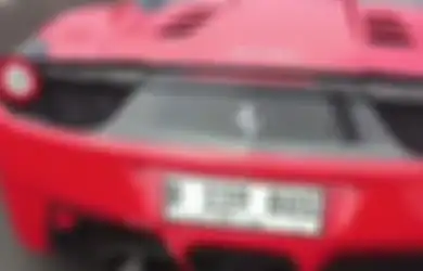 Reaksi Warganet Lihat Ferrari Tak Punya Dudukan Pelat Depan Kena Tilang