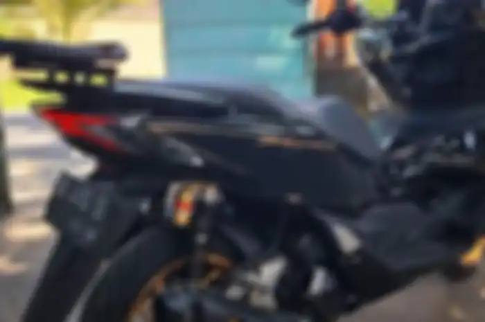 Modifikasi motor murah meriah di Honda PCX 160, bisa coba pakai sokbreker Honda Tiger Revo dijamin makin empuk!