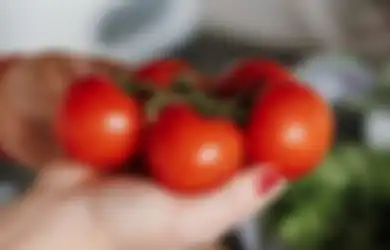 Emak-emak Satu Indonesia Wajib Tahu, 2 Cara Mudah Ini Dijamin Ampuh Bikin Tomat Awet Sampai Berbulan-bulan, Buruan Cobain 