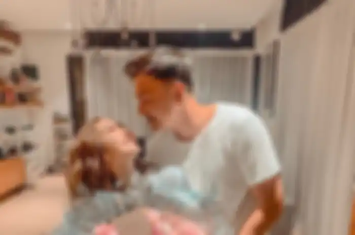 Meski terkadang diselingi konten video, foto Gisel tak pernah absen dalam keseharian linimasa akun Instagram kekasih Wijin. 