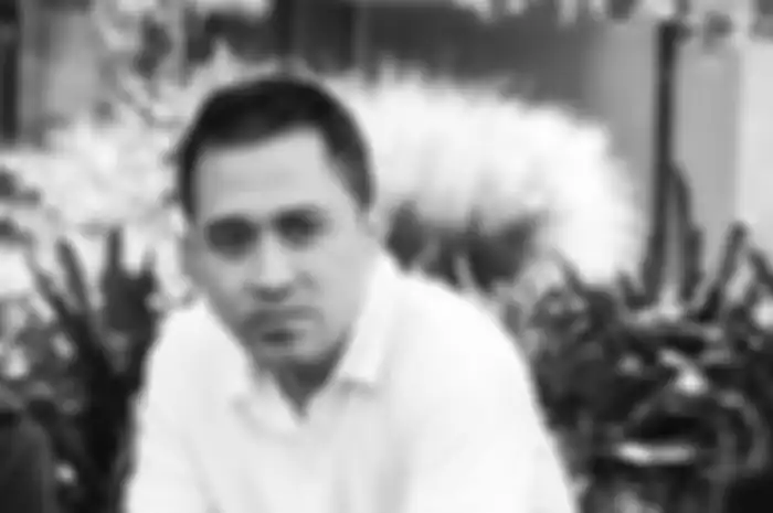 Seperti kebetulan, sebelum menerima WA duka cita, Lukman Sardi baru saja baru saja membuka foto-foto sewaktu di Locarno Film Festival. 