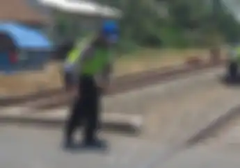 Tragis, Pemotor Perempuan Tewas Tersambar Kereta Api di Kendal, Petugas Sudah Teriak Memperingati