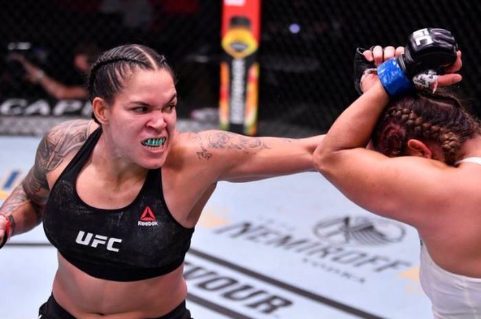 Amanda Nunes menghajar Felicia Spencer di laga utama UFC 250, Minggu (7/6/2020) WIB di UFC APEX, Las Vegas. 