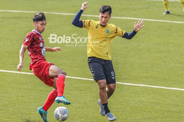 Penyerang Persikabo 1973, Yandi Sofyan (kanan ) tengah jadi buah bibir penikmat sepak bola Tanah Air usai tampil gacor di Liga 1 2023.