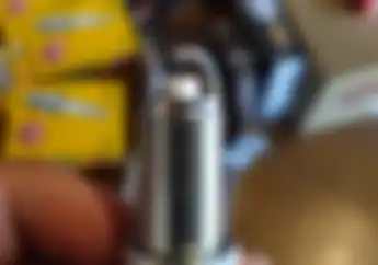 Ganti Bensin RON Lebih Tinggi, Harus Ganti Busi Juga Gak? Nih Penjelasannya