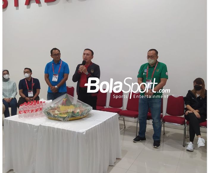 Ketum PSSI, Mochamad Iriawan dan Direktur PT LIB, Akhmad Hadian Lukita yang hadir di Stadion Manahan, Solo untuk persiapan Piala Presiden 2022, Jumat (10/6/2022).