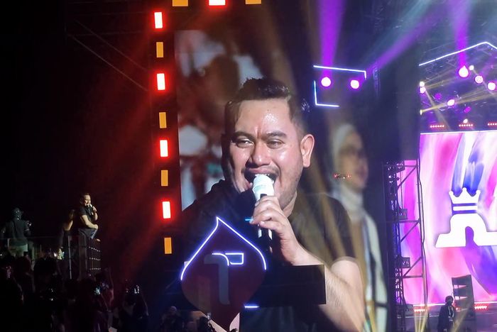 Penyanyi dangdut Nassar sukses mengguncang panggung Digiland 2025 yang digelar di Istora Senayan, Jakarta, Minggu (18/5/2025). 