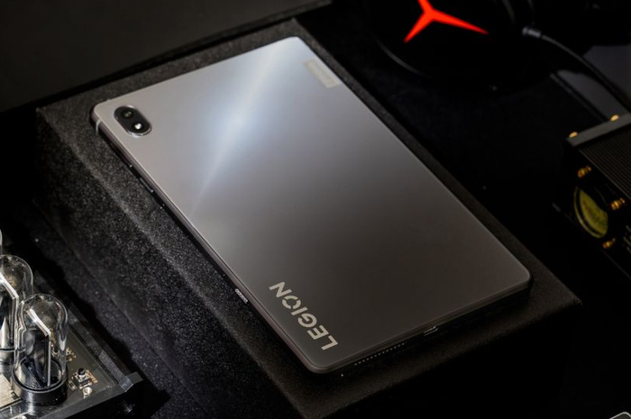 Lenovo Legion Y700