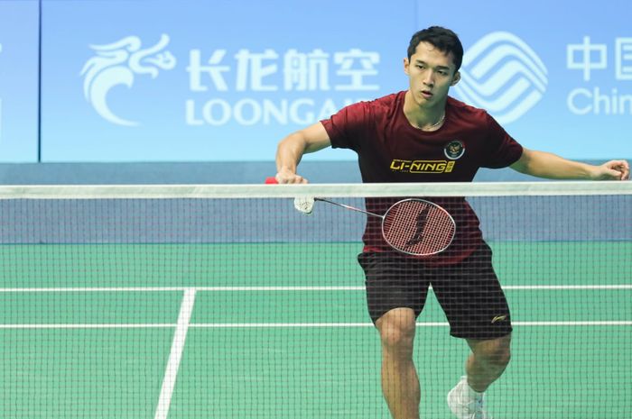 Pebulu tangkis tunggal putra Indonesia, Jonatan Christie, pada latihan perdana menjelang Asian Games 2022 di Binjiang Gymnasium, Hangzhou, China, Selasa (26/9/2023).