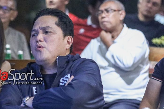 Ketua Umum PSSI, Erick Thohir, saat acara nonton bareng timnas Indonesia versus timnas Vietnam di Kawasan Jakarta, Sabtu (20/1/2024).