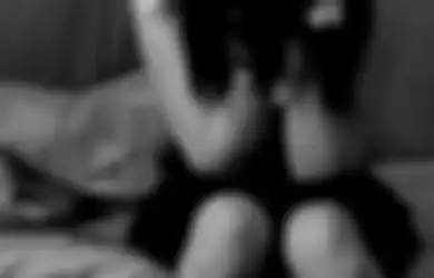 Terpergok Selingkuh Dengan Suami Orang, Wanita Cantik Ini Diarak dan Dipaksa Lakukan Hal Ini di Sepanjang Jalanan Kota