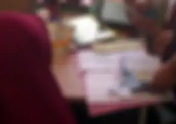 Wanita Ini Ditahan Polisi Karena Tulis Status Tentang Tilang