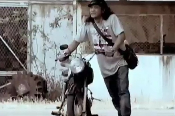 Didi Kempot meninggal dunia, di video klip Gusti Ora Sare bareng motor jadul.