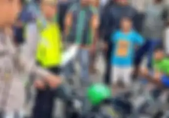 Ngeri... Terobos Lampu Merah, CBR150 Hantam Honda Supra X di Mampang, Pengendara Patah Tangan dan Kaki