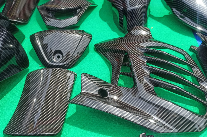 Karbon bodi motor di Otobursa Tumplek Blek 2022