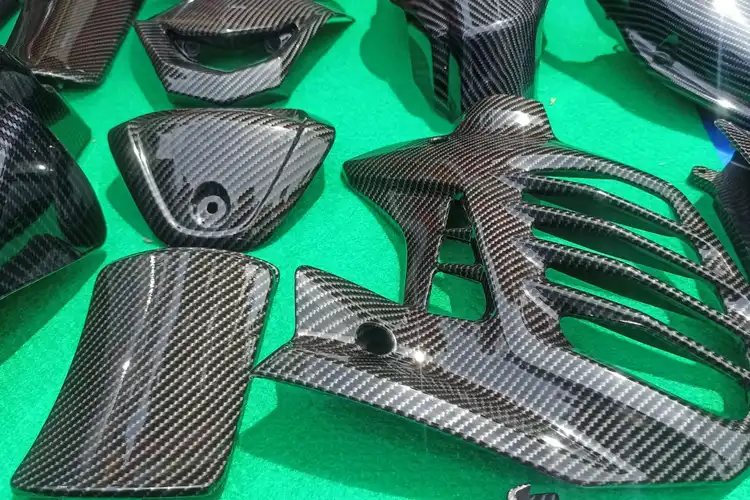 Cuma di Otobursa Tumplek Blek 2022, Karbon Bodi Motor Murah Meriah