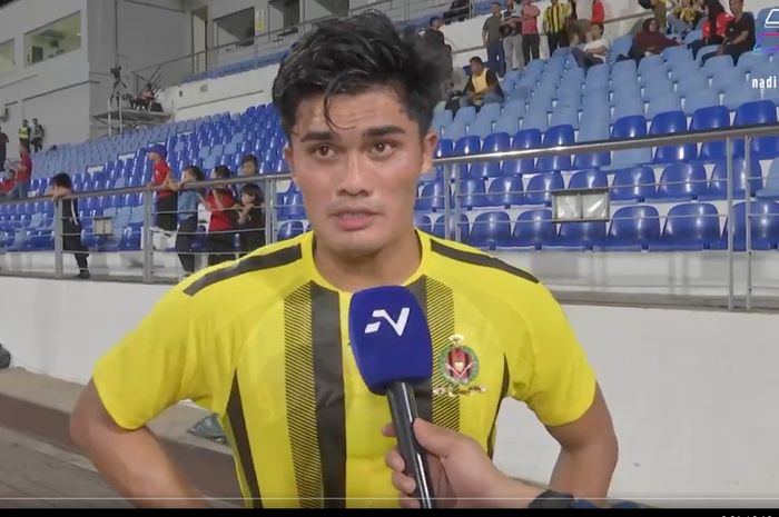 Ramadhan Sananta saat diwawancari media asal Malaysia, Stadium Astro.