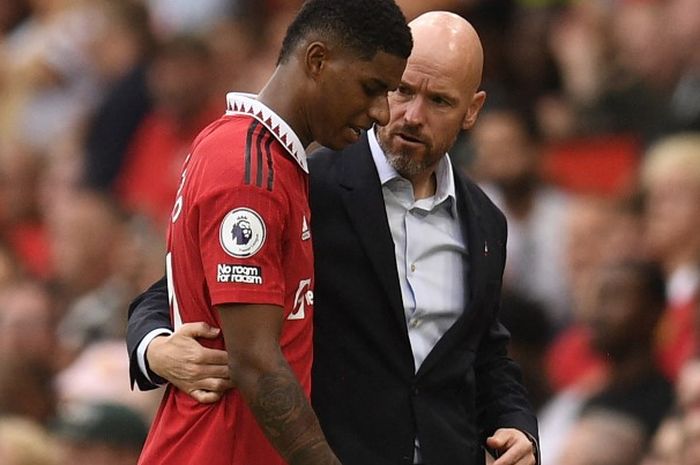 Erik ten Hag diuji keberaniannya untuk menurunkan Marcus Rashford atau mengistirahatkannya di laga Manchester United vs West Ham di Piala FA (1/3/2023).