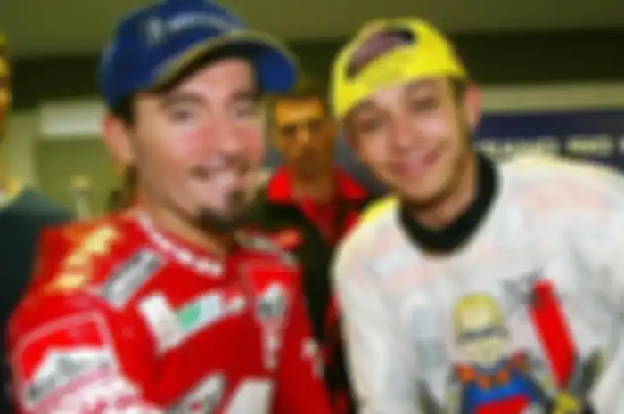 Max Biaggi dan Valentino Rossi