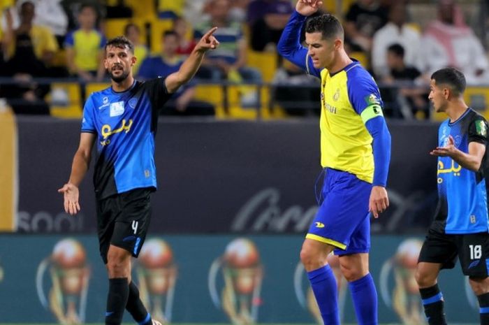 Cristiano Ronaldo tampak emosional sata melawan Abha dalam laga KIngs Cup.