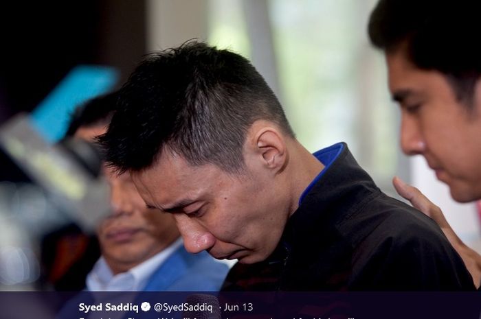 Lee Chong Wei menangis saat memutuskan pensiun sambil ditemani Menpora Malaysia, Syed Saddiq.