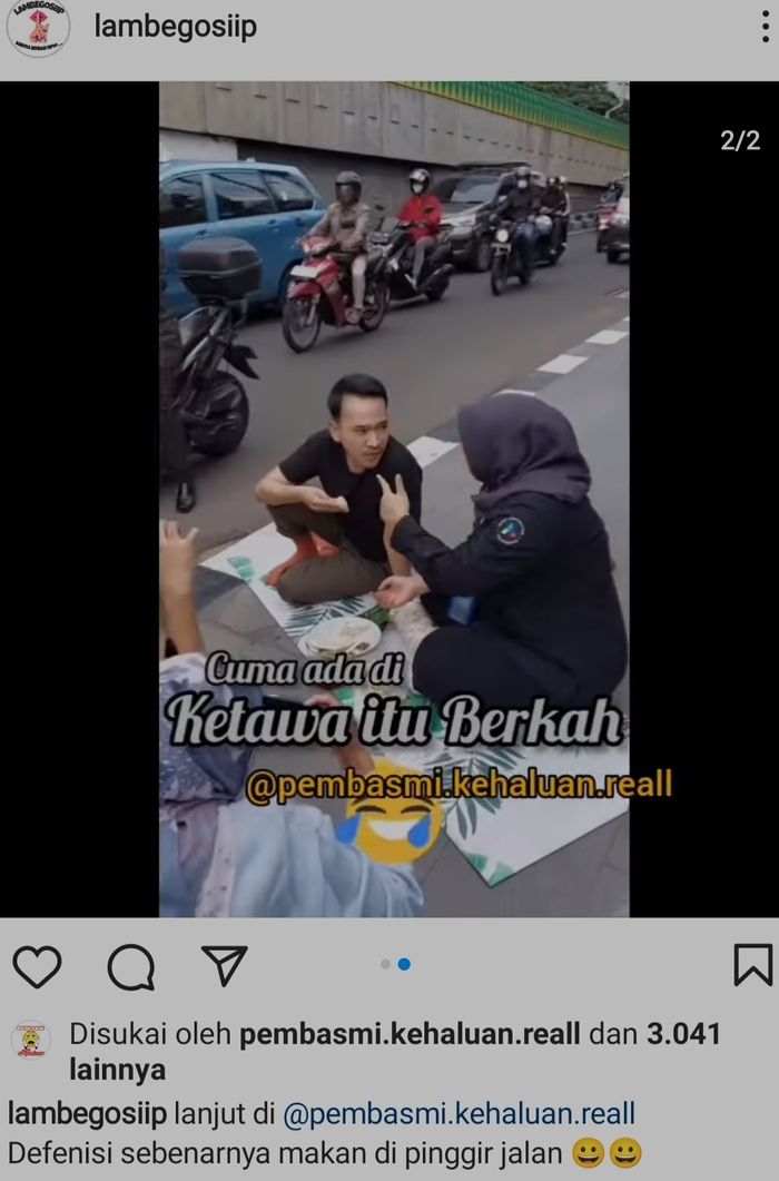 Ruben Onsu tak gengsi makan ngemper di trotoar