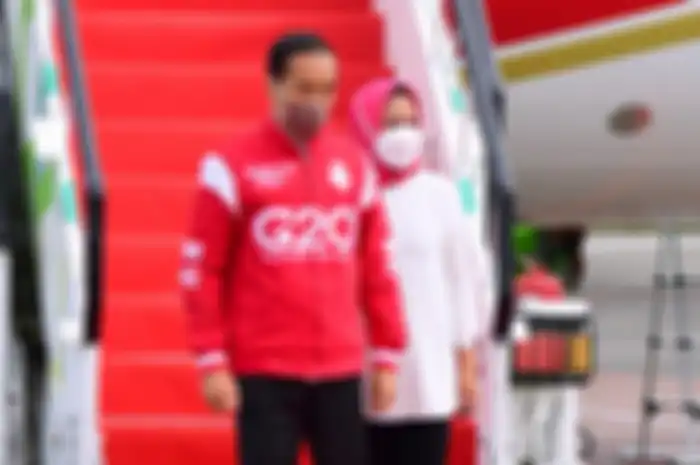 Tampilan Iriana Jokowi berhijab