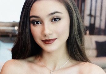 Caitlin Halderman Tampil Memikat dengan Asimetris Dress, Tiru yuk!