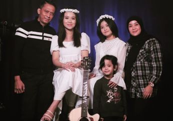 Unggah Video Mendiang Ibu Vanessa Angel, Puput Sudrajat Ungkap Sebentar Lagi Makam Anak Sambungnya akan Menyatu dengan Ibu Kandungnya