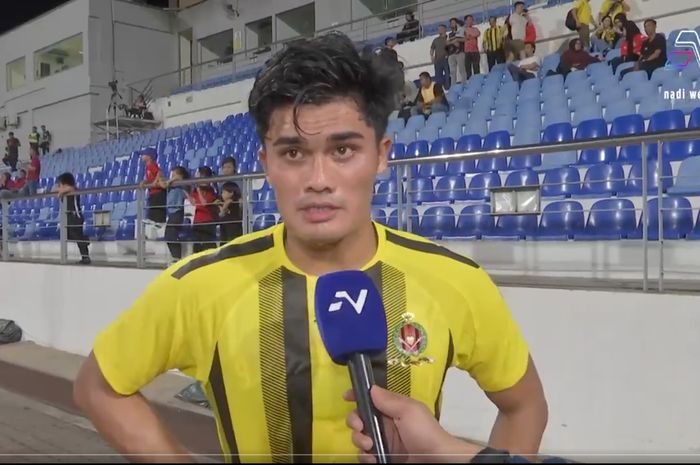 Ramadhan Sananta saat diwawancari media asal Malaysia, Stadium Astro.