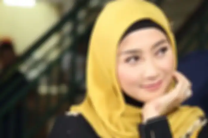 Desy Ratnasari 