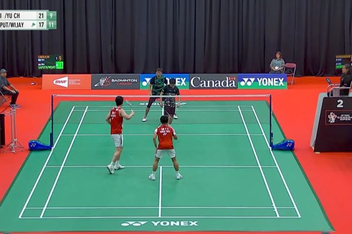 Ganda putra Indonesia, Rian Agung Saputro/Gabriel Chritopher Winta Wijaya beraksi pada babak pertama Canada Open 2025