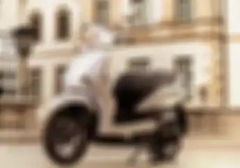 Yamaha Luncurkan Motor Matic Baru Lawan Vespa Bagasi Luas Muat 2 Helm