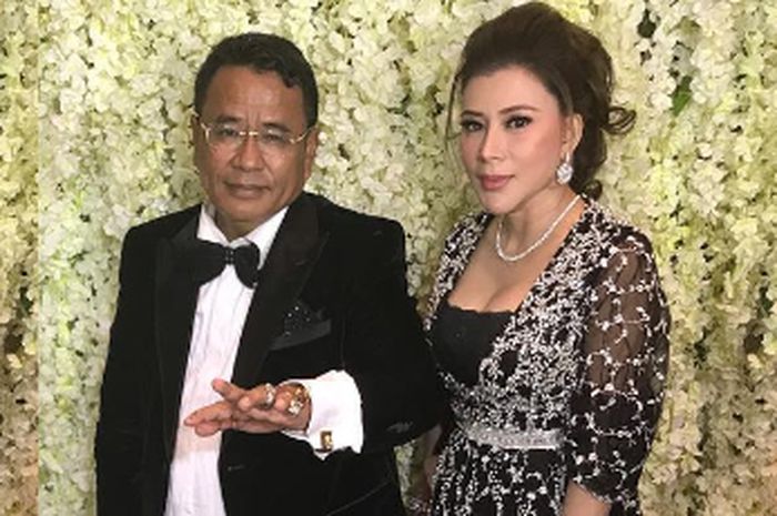 Boyong Mobil Mewah Senilai Rp 3 Miliar, Asisten Hotman Paris Bantah Lexus Barunya Adalah Hadiah dari sang Pengacara: Ini Hasil Kerja Saya Sendiri Dong...