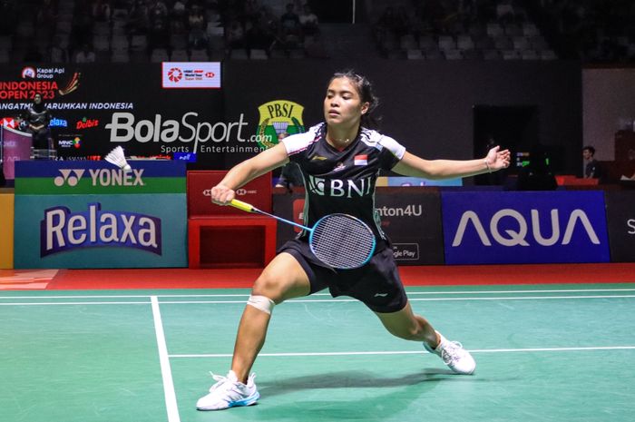 Atlet bulu tangkis tunggal putri Indonesia, Gregoria Mariska Tunjung, sedang bertanding dalam ajang Indonesia Open 2023 di Istora, Senayan, Jakarta, Selasa (13/6/2023).