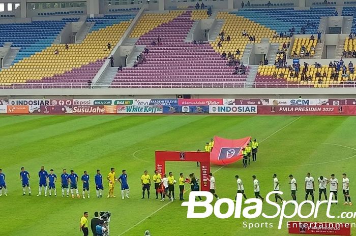 Pemain PSIS Semarang dan Persita Tangerang pada laga grup A Piala Presiden 2022, di Stadion Manahan, Senin (13/6/2022).