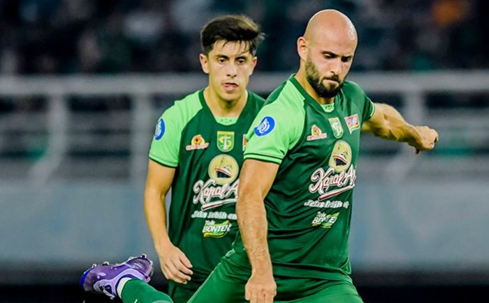 Suasana Pertandingan antara Persebaya Surabaya Vs PSM Makassar dalam laga pekan ke-9 Liga 1 2024/2025 di Stadion Gelora Bung Tomo, Surabaya, Rabbu (23/10/2024).