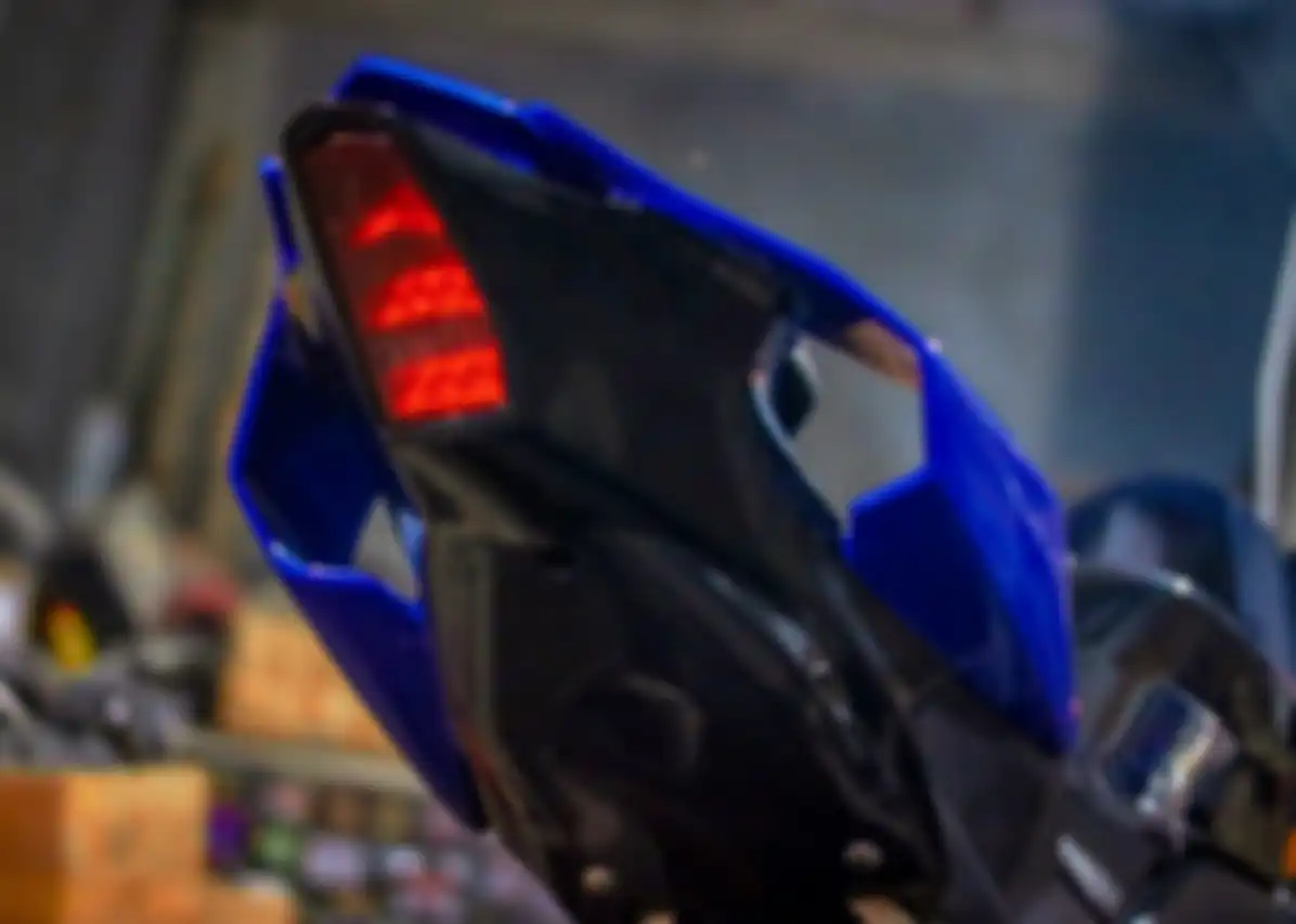 Bodi belakang Yamaha R15 custom mirip R1