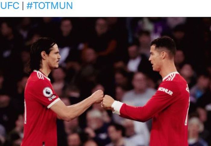 Dua striker Manchester United, Edinson Cavani dan Cristiano Ronaldo, beraksi dalam laga Liga Inggris kontra Tottenham Hotspur di Tottenham Hotspur Stadium, Sabtu (30/10/2021).