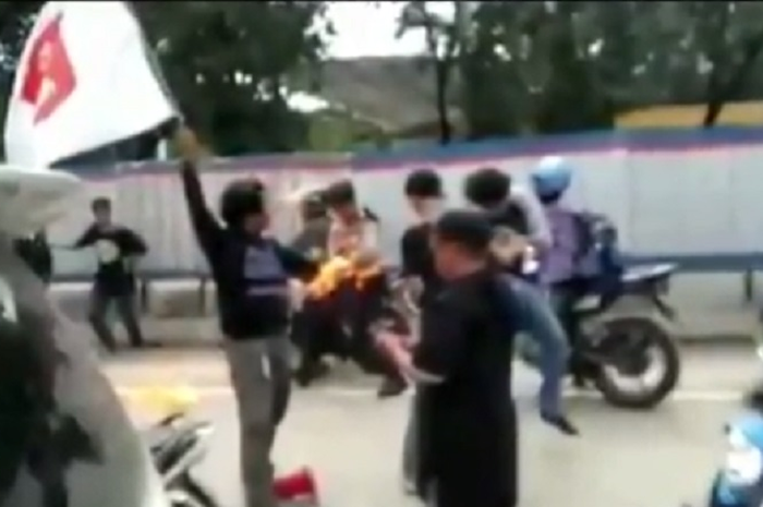 Kanit Sabhara Polsek Panakukang nyaris terbakar hidup-hidup saat bubarkan demo.