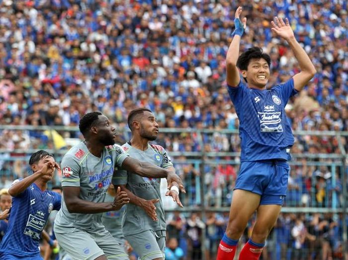 Pertandingan Arema FC vs Persib pada pekan kedua Shopee Liga 1 2020 di Stadion Kanjuruhan, Malang, Minggu (8/3/2020).