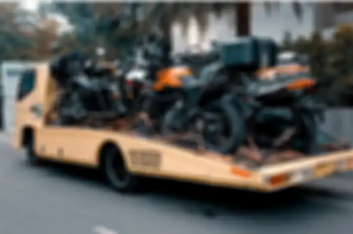 PT Armada Lintas Khatulistiwa merupakan layanan towing untuk mobil dan motor yang memiliki jaringan lebih dari 350 armada towing yang tersebar pada 21 kota di Indonesia.