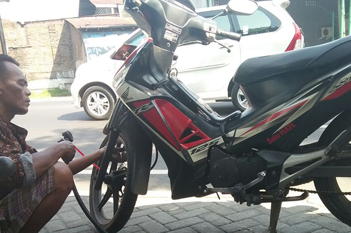 Ilustrasi tambal ban tubeless