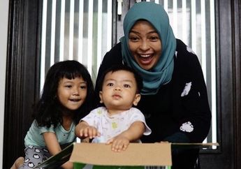 Bangga Kini Putri Sulungnya Mampu Menjalani Bulan Ramadhan Tanpa Iming-iming Hadiah, Tantri Kotak Ngaku Dapat Cara Ciamik untuk Ajarkan sang Buah Hati Berpuasa dari Quraish Shihab