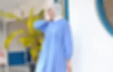 Anggun di Hari Raya, Ini 6 Model Dress + Tunik Lebaran Warna Baby Blue