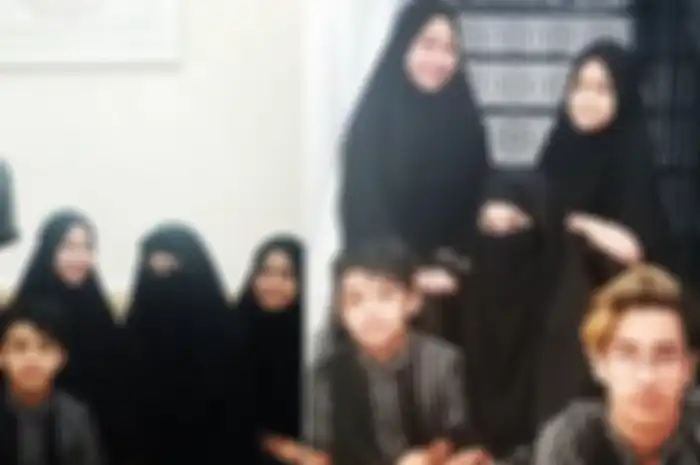 Ummi Pipik bersama putra-putrinya.